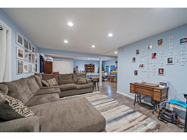 271 E Davies Ave, Centennial, CO 80122