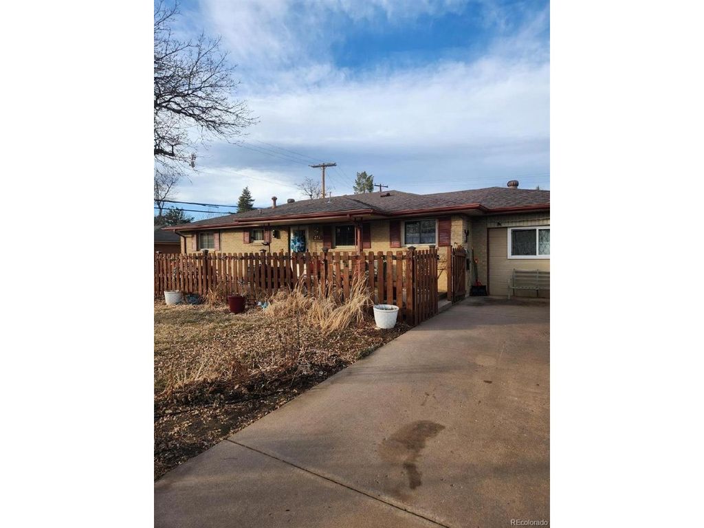 271 E Davies Ave, Centennial, CO 80122
