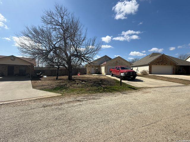 108 Ocotillo, Jourdanton, TX 78026