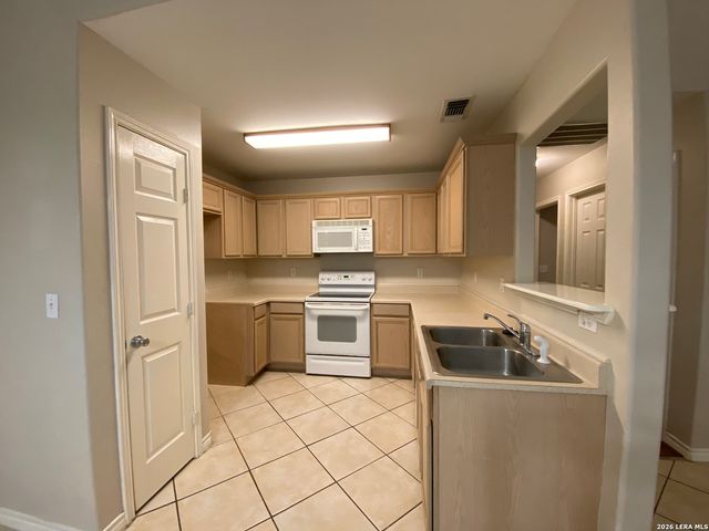 108 Ocotillo, Jourdanton, TX 78026