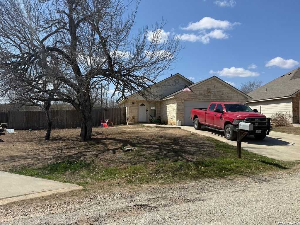 108 Ocotillo, Jourdanton, TX 78026