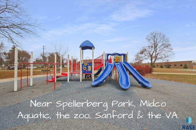 2700 W Wood Dr Drive, Sioux Falls, SD 57105