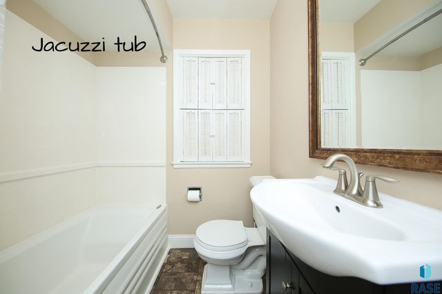 2700 W Wood Dr Drive, Sioux Falls, SD 57105