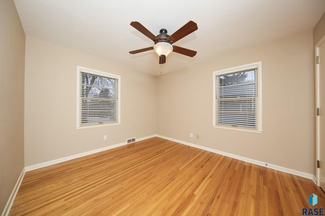 2700 W Wood Dr Drive, Sioux Falls, SD 57105