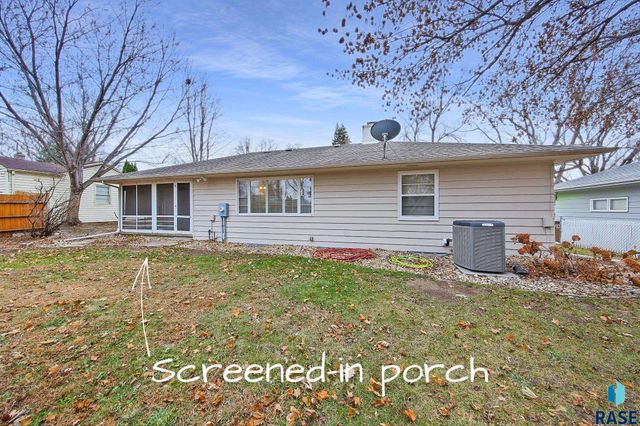 2700 W Wood Dr Drive, Sioux Falls, SD 57105