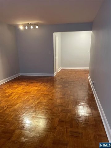 2160 Center Avenue 1P, Fort Lee, NJ 07024