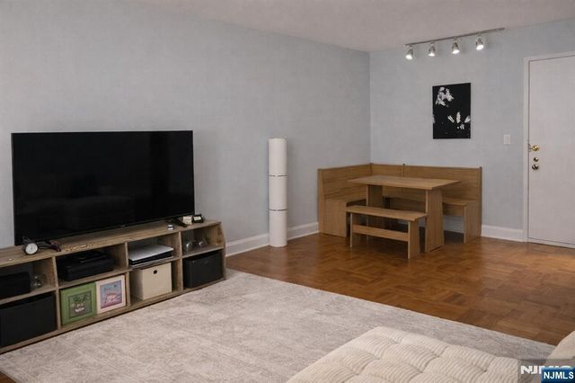 2160 Center Avenue 1P, Fort Lee, NJ 07024