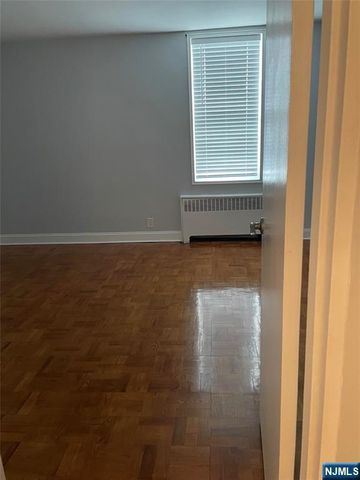 2160 Center Avenue 1P, Fort Lee, NJ 07024