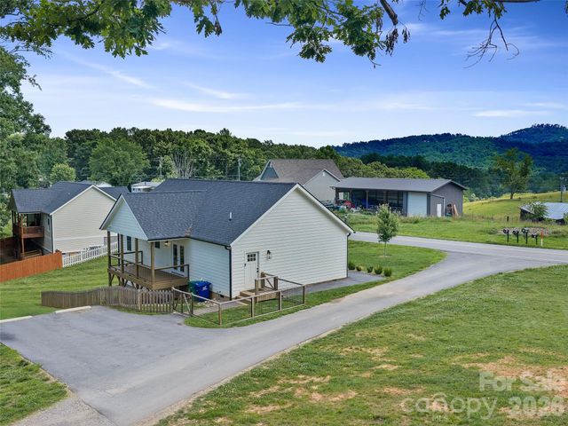 105 Crowder Hills Lane, Asheville, NC 28804