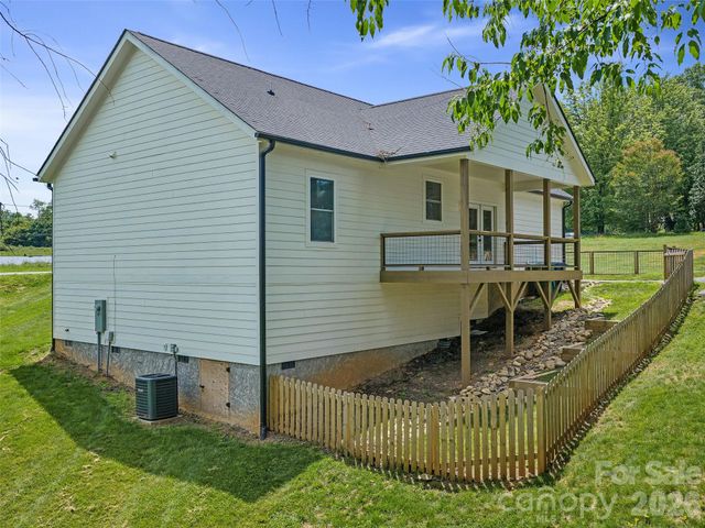 105 Crowder Hills Lane, Asheville, NC 28804