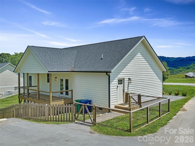 105 Crowder Hills Lane, Asheville, NC 28804