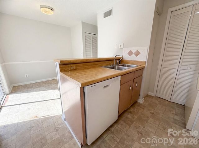 1022 Surry Lane, Gastonia, NC 28054