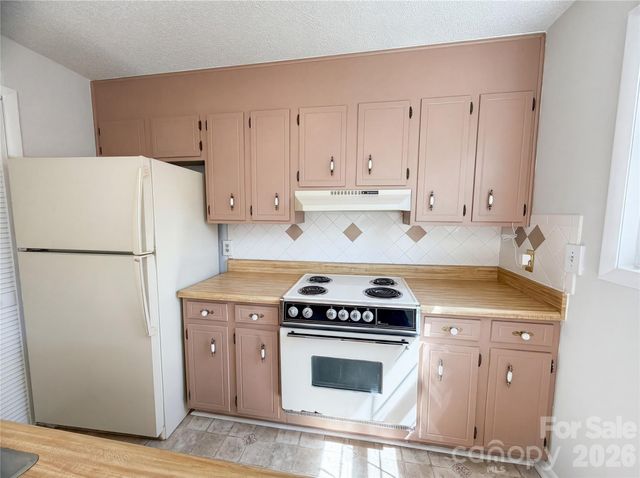 1022 Surry Lane, Gastonia, NC 28054