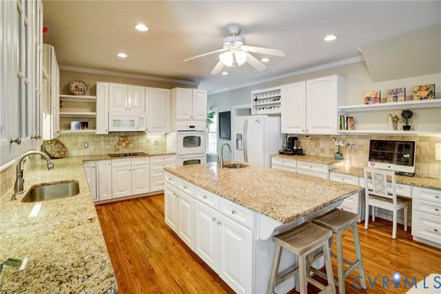 9109 Carrington Woods Dr, Glen Allen, VA 23060