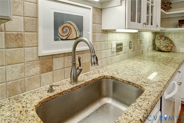 9109 Carrington Woods Dr, Glen Allen, VA 23060