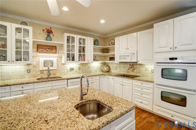 9109 Carrington Woods Dr, Glen Allen, VA 23060