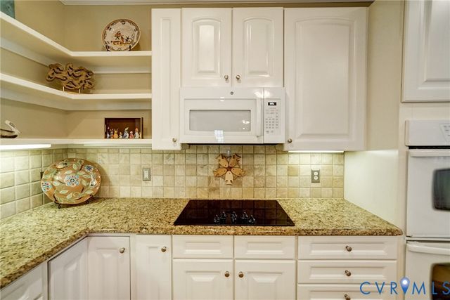 9109 Carrington Woods Dr, Glen Allen, VA 23060