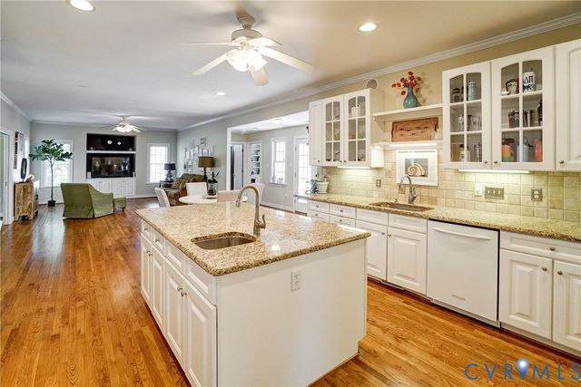 9109 Carrington Woods Dr, Glen Allen, VA 23060