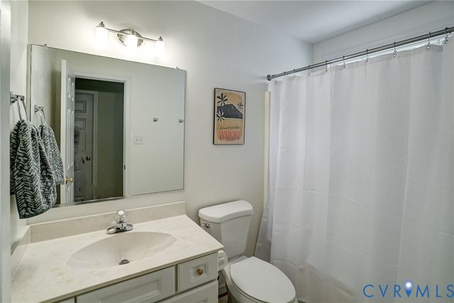 9109 Carrington Woods Dr, Glen Allen, VA 23060