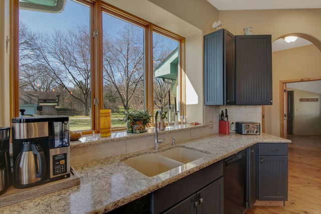 859 Old Kirk Road, Geneva, IL 60134