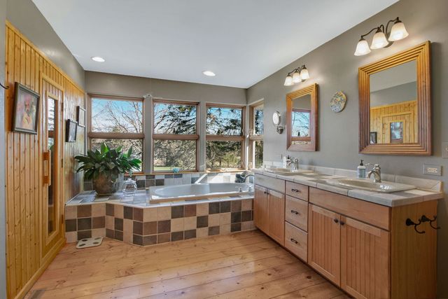 859 Old Kirk Road, Geneva, IL 60134