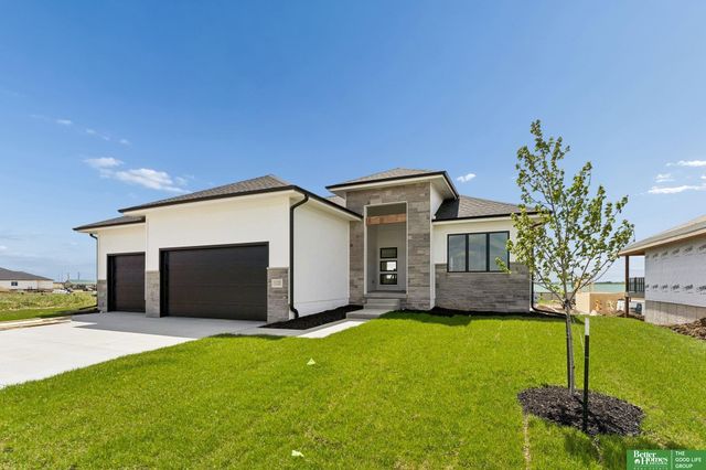 11722 S 124th Avenue, Papillion, NE 68046