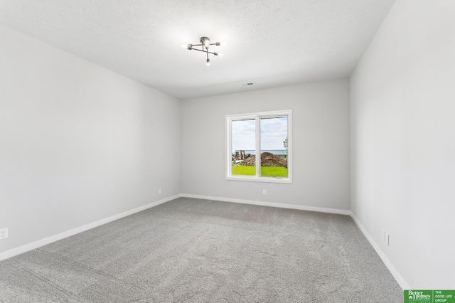11722 S 124th Avenue, Papillion, NE 68046