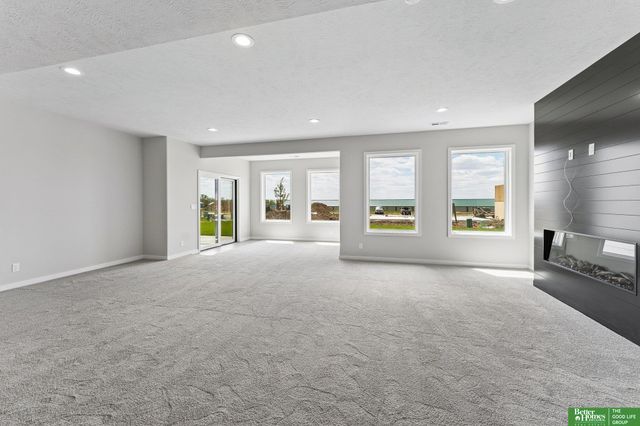 11722 S 124th Avenue, Papillion, NE 68046