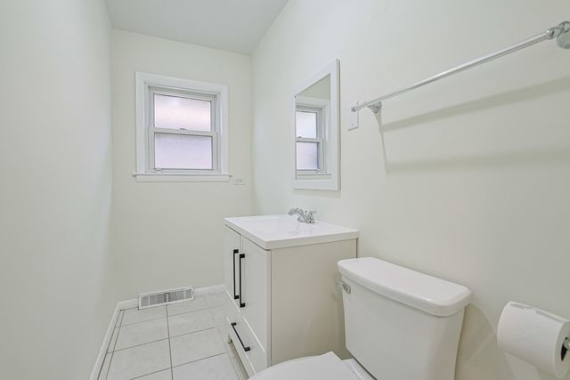 7501 East Prairie Road, Skokie, IL 60076