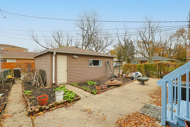 7501 East Prairie Road, Skokie, IL 60076