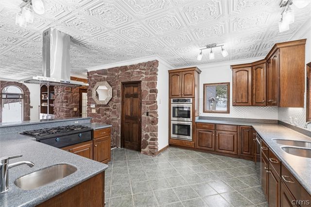 150 Valleygate Drive, Parish, NY 13131