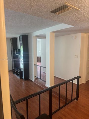 3740 Inverrary Drive 2Q, Lauderhill, FL 33319