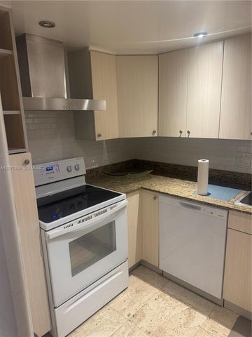 3740 Inverrary Drive 2Q, Lauderhill, FL 33319