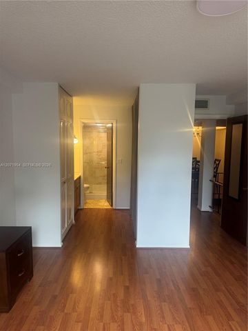 3740 Inverrary Drive 2Q, Lauderhill, FL 33319