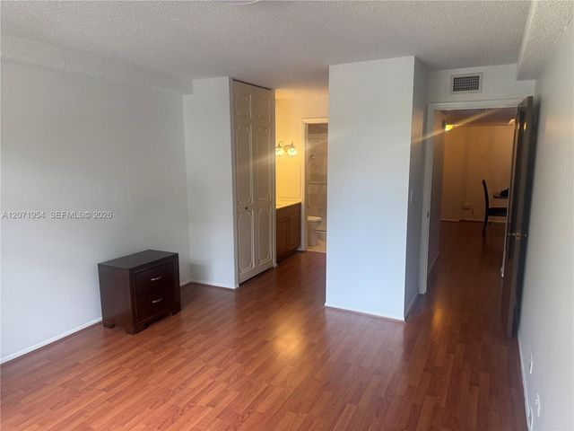 3740 Inverrary Drive 2Q, Lauderhill, FL 33319