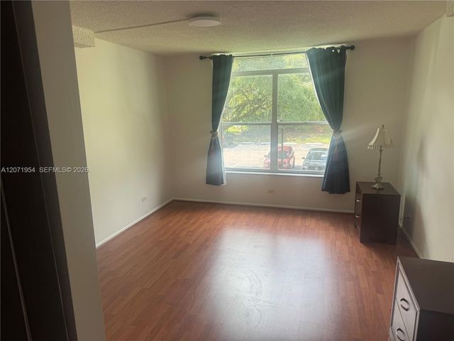 3740 Inverrary Drive 2Q, Lauderhill, FL 33319