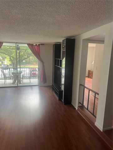 3740 Inverrary Drive 2Q, Lauderhill, FL 33319
