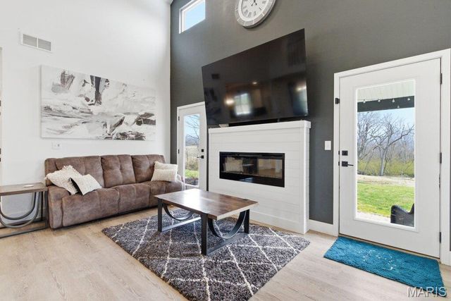 6104 Old Red Bud Road, Waterloo, IL 62298