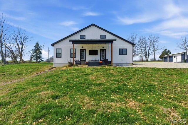 6104 Old Red Bud Road, Waterloo, IL 62298