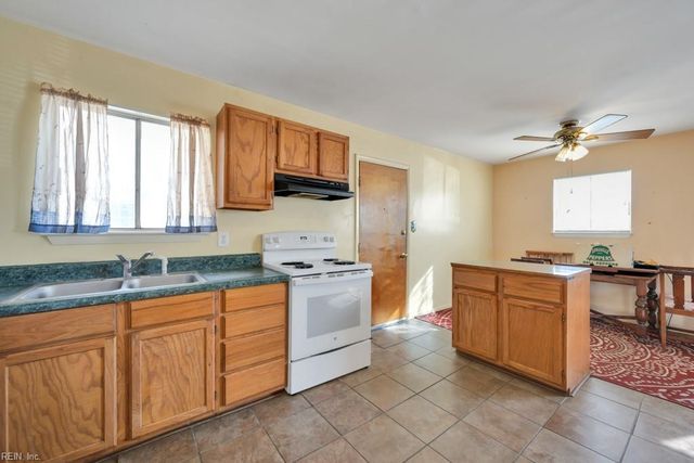 37 N Mallory ST, Hampton, VA 23663