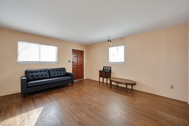 37 N Mallory ST, Hampton, VA 23663