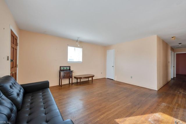 37 N Mallory ST, Hampton, VA 23663