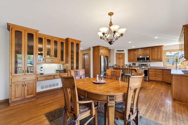 1135 S Trappers Crossing, Lino Lakes, MN 55038
