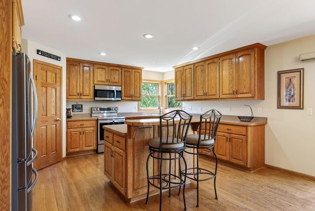 1135 S Trappers Crossing, Lino Lakes, MN 55038