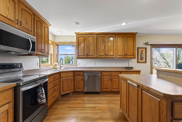 1135 S Trappers Crossing, Lino Lakes, MN 55038
