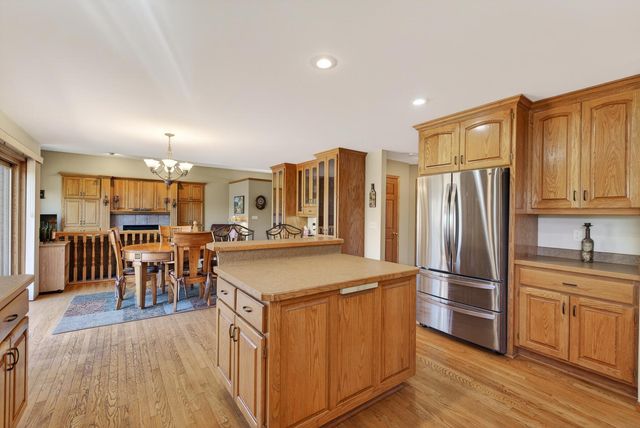 1135 S Trappers Crossing, Lino Lakes, MN 55038