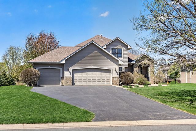 1135 S Trappers Crossing, Lino Lakes, MN 55038