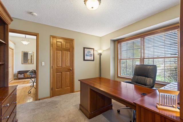 1135 S Trappers Crossing, Lino Lakes, MN 55038