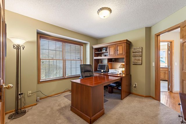 1135 S Trappers Crossing, Lino Lakes, MN 55038