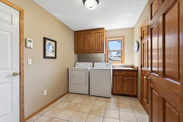 1135 S Trappers Crossing, Lino Lakes, MN 55038